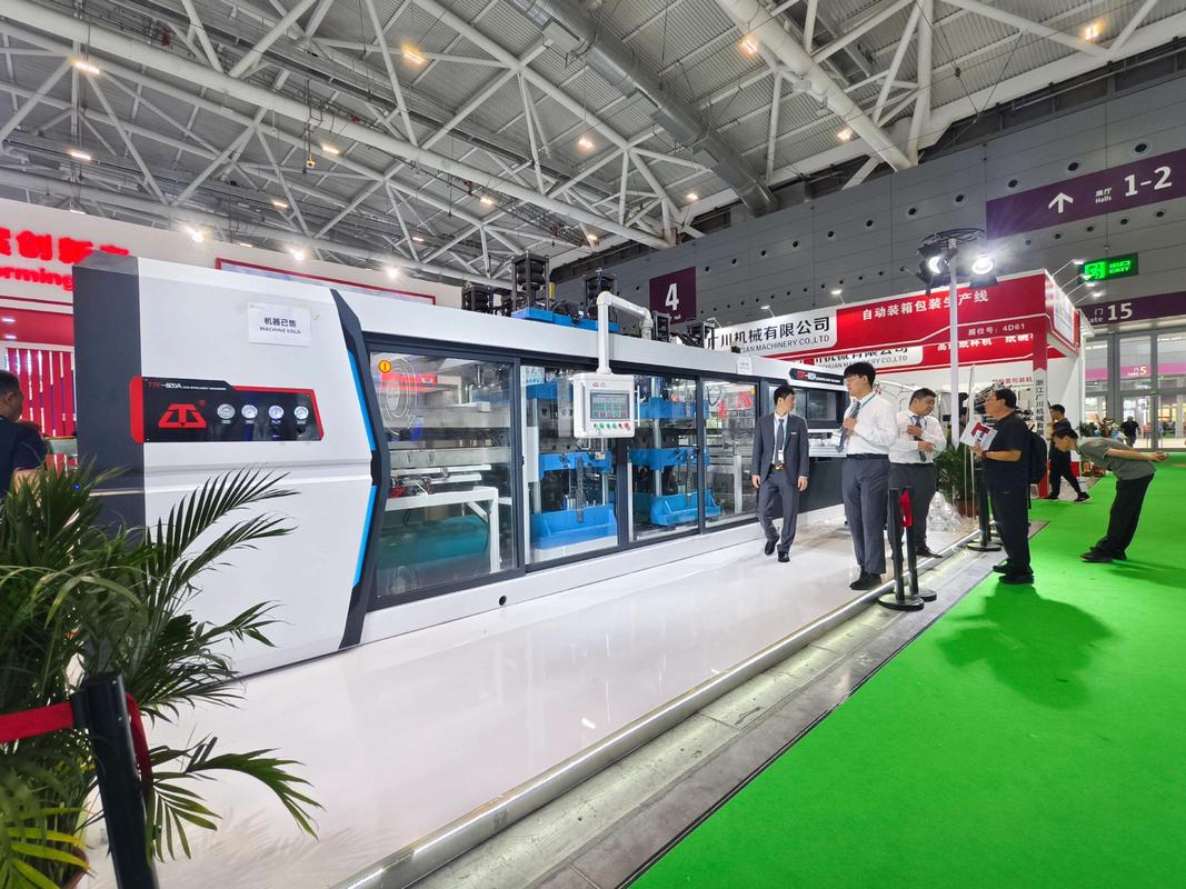 观摩新设备，学习新知识——探索橡塑制品的创新世界